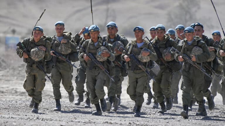Армию Казахстана привели в высшую степень боевой готовности