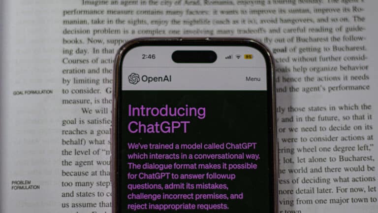 ChatGPT начал отказываться подражать стилям известных писателей