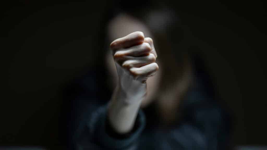 В Жамбылской области мать заплатит 40 тыс. штрафа за вымогательство сына в школе