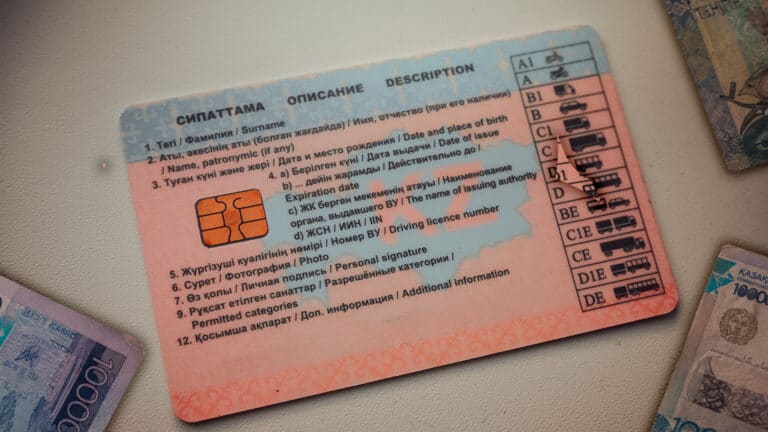 Попытка купить «права без экзаменов» обошлась казахстанцу в 300 тыс. тенге