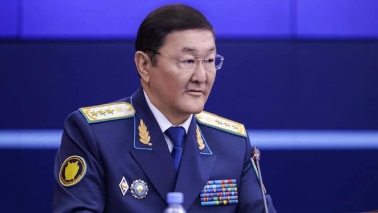 Золото, серебро и бронза на ЧМ: Берик Асылов поздравил стрелков Казахстана с триумфом
