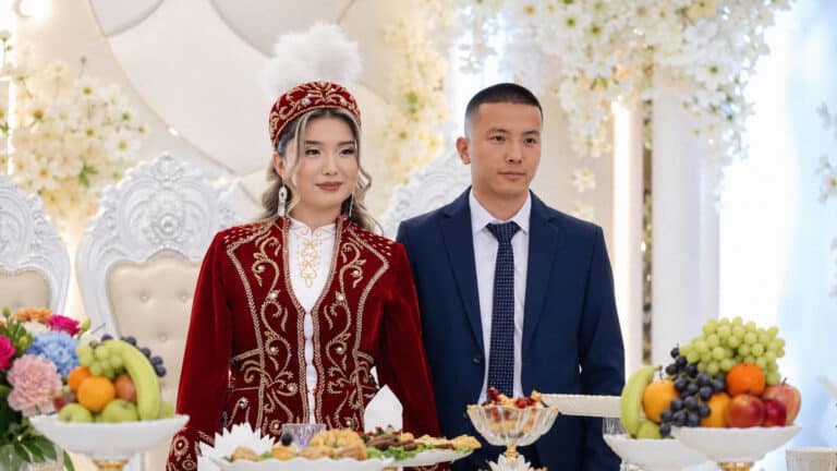 Фельдшер Ұлдананың қазасынан 8 ай өтпеспен күйеуінің үйленуі көпшілік талқысына түсті