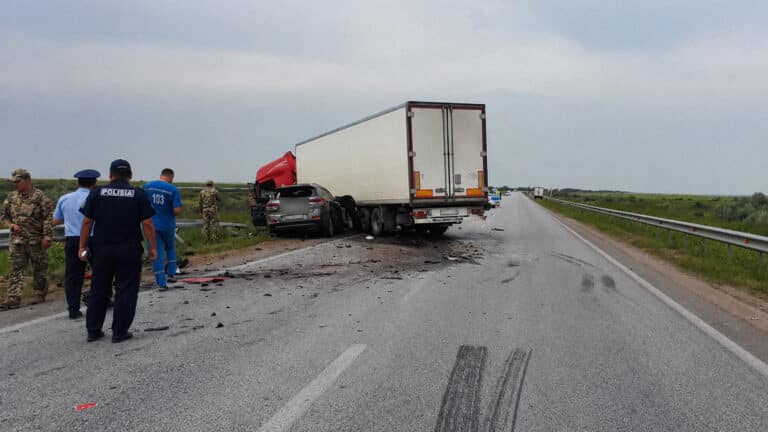 Два человека погибли в ДТП с Kia и DAF на трассе Костанай – Карабутак