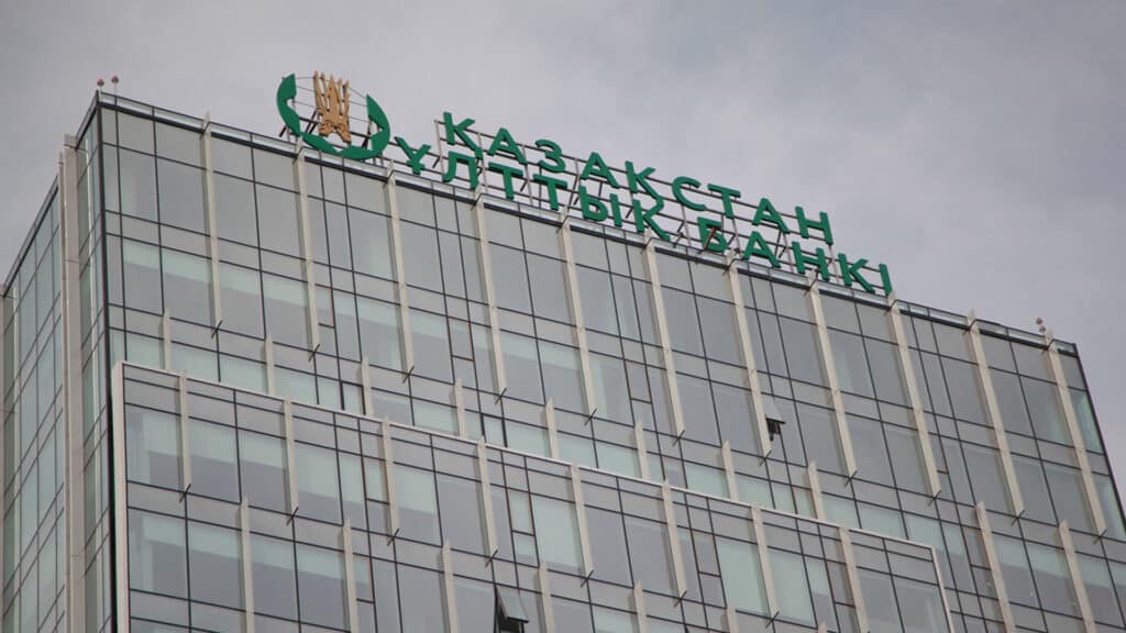Нацбанк беспокоит, что крупный бизнес Казахстана увлекся валютными кредитами / Серикжан Ковланбаев, бильд-редактор: Дастан Шанай