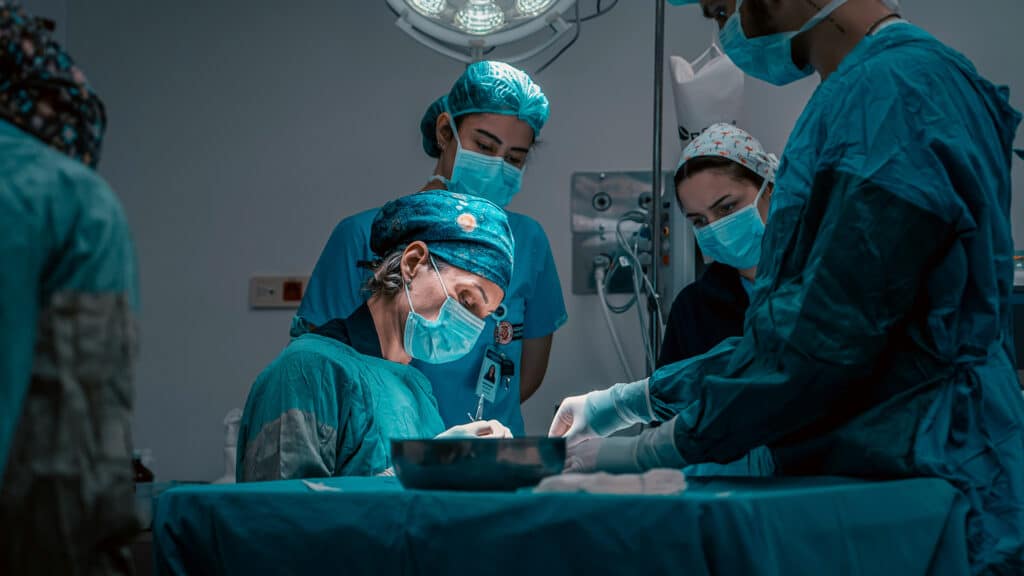 Пластика без диплома: в Костанае «хирурга» обязали выплатить пациентке 1,3 млн тенге