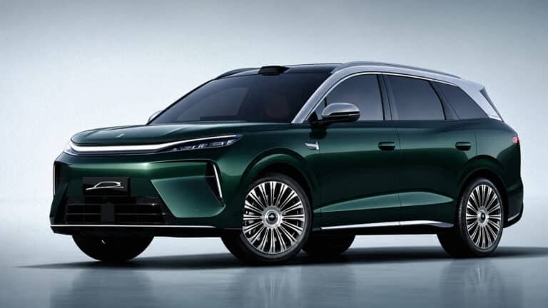 BYD рассекретила 5-метровый кроссовер со скоростью до 250 км/ч