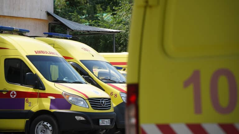 Службам скорой помощи в Жамбылской области передали свыше полсотни новых авто