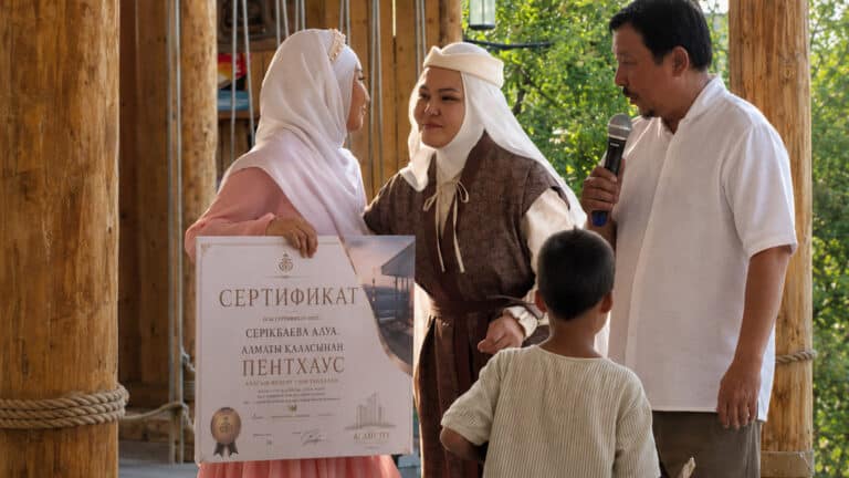 «Өнер қырандары» театрының актері Мадияр Серікбаев қызына пентхаус сыйлады