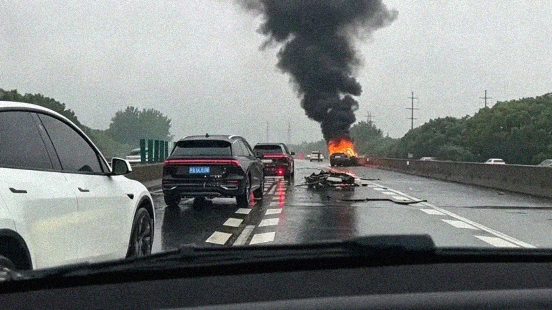Tesla, ДТП, пожар