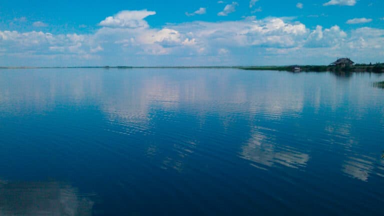 Астанчане заваливают Вячеславское водохранилище мусором быстрее, чем его вывозят