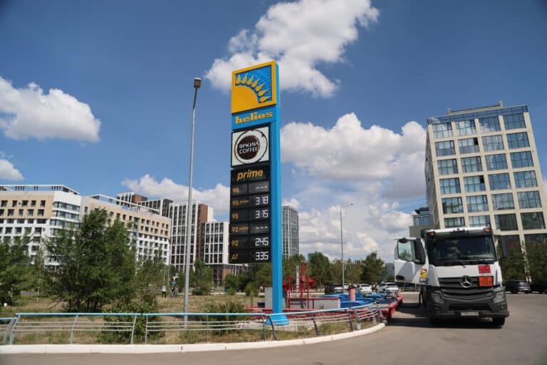 Цены на бензин в Казахстане вновь выросли