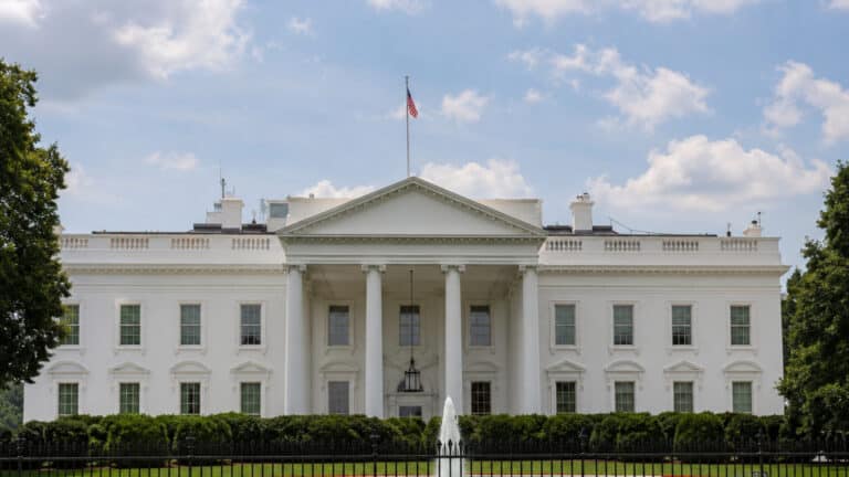 Трамп Зеленскийді Ақ үйде қабылдайды: Киевтің басты өтініші белгілі болды