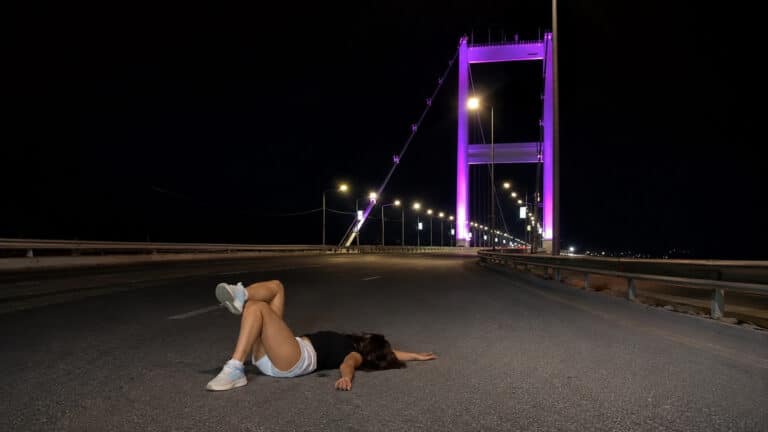 Женщину оштрафовали за фотосессию на мосту в Семее