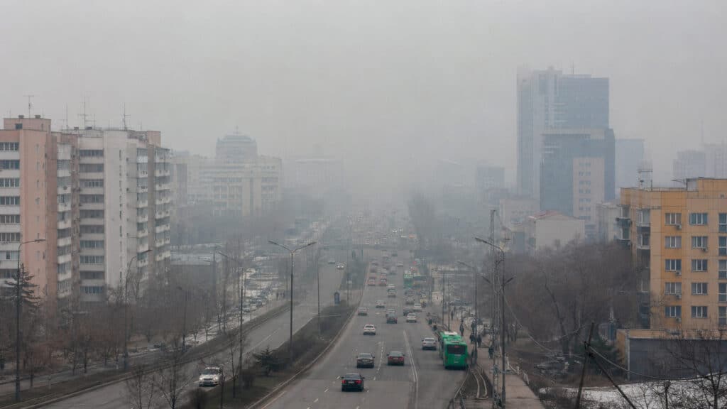 Алматы и еще четыре города Казахстана накроют неблагоприятные метеоусловия