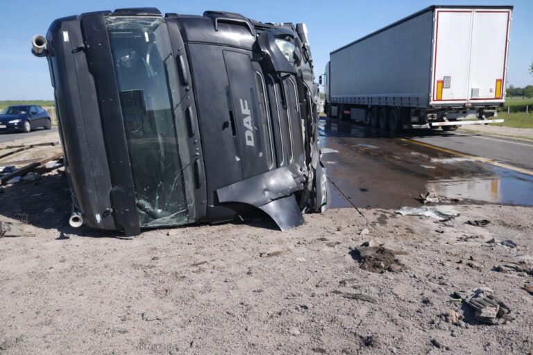 Не вписался в поворот: авария под Астаной парализовала движение на четыре часа