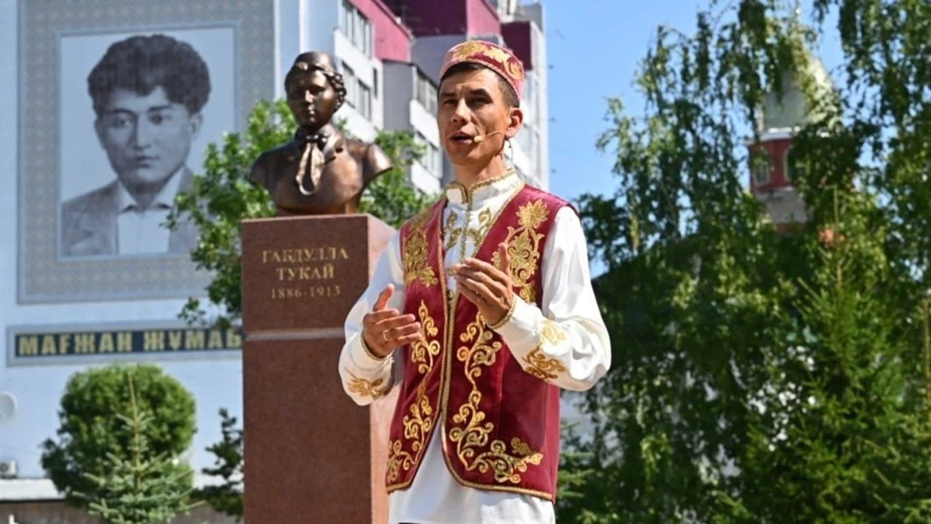 Татар ақыны Ғабдолла Тоқай ескерткіші Петропавлда ашылды