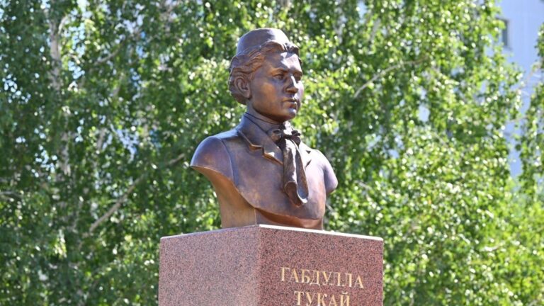 Татар ақыны Ғабдолла Тоқай ескерткіші Петропавлда ашылды