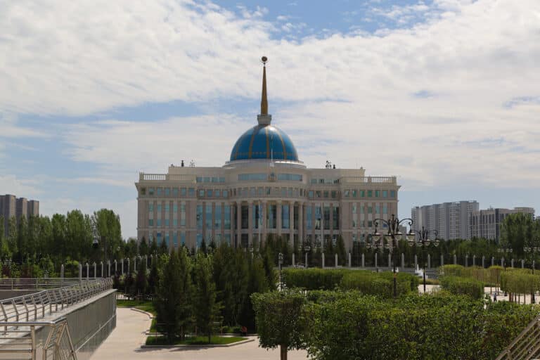 Тоқаев Жапония премьер-министріне көңіл айтты
