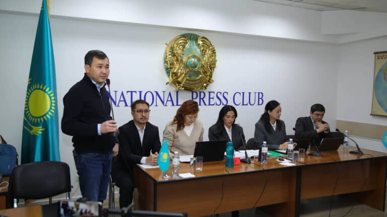 Прокурор соттан «ҚазТАГ» ісіндегі айыпталушылардың бас бостандығын шектеуді сұрады