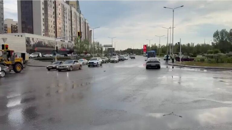 Сильный ливень обрушил на Астану треть месячной нормы осадков за сутки