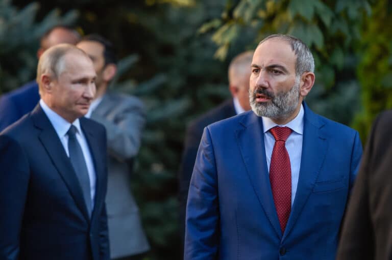 Путин попросил Пашиняна ускорить референдум по членству Армении в ЕАЭС