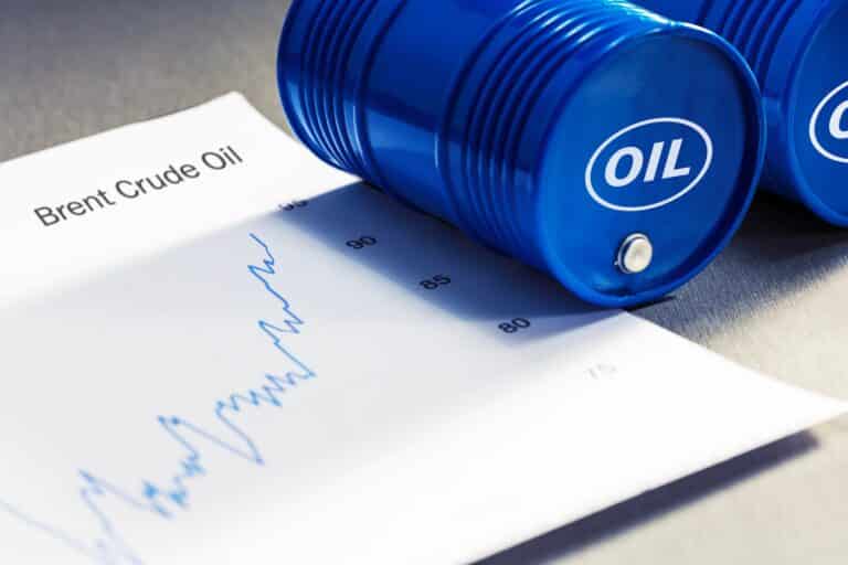 Цены на нефть превысили $100 на фоне атак на танкеры и сокращения добычи в Казахстане
