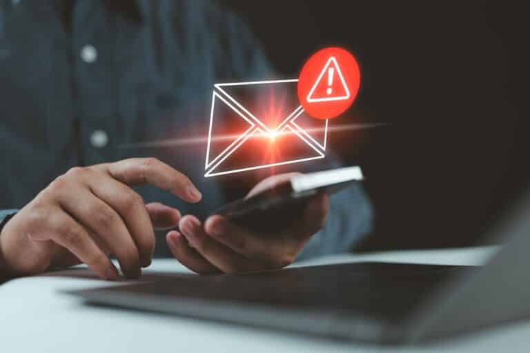 Казахстанцам приходят фейковые СМС о поступлении в ведомственные учебные заведения