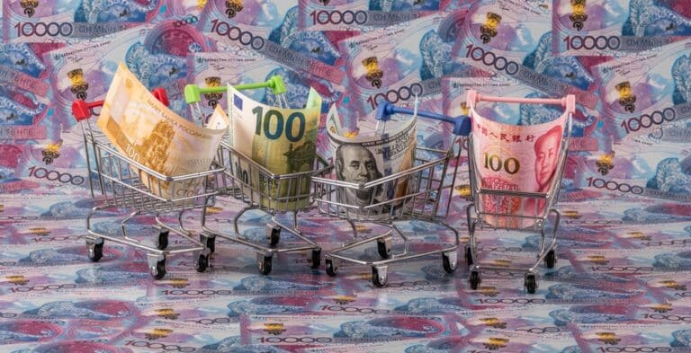 Биржада - теңге, сыртқы нарықта доллар қымбат: екі түрлі бағамның сыры неде