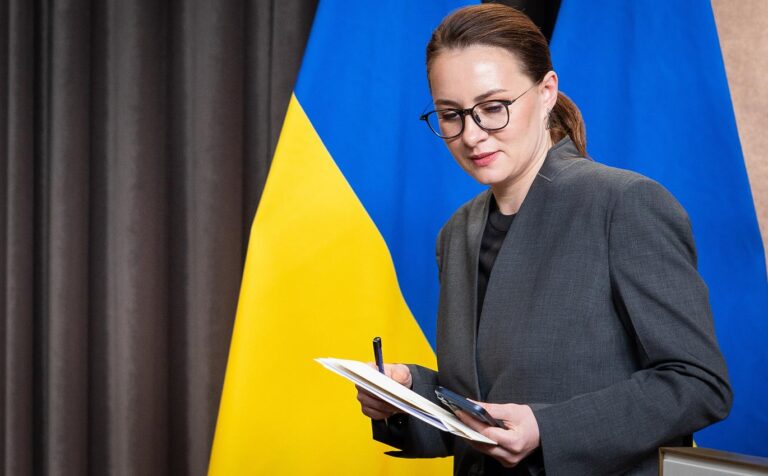 Украина үкіметі отставкаға кетті
