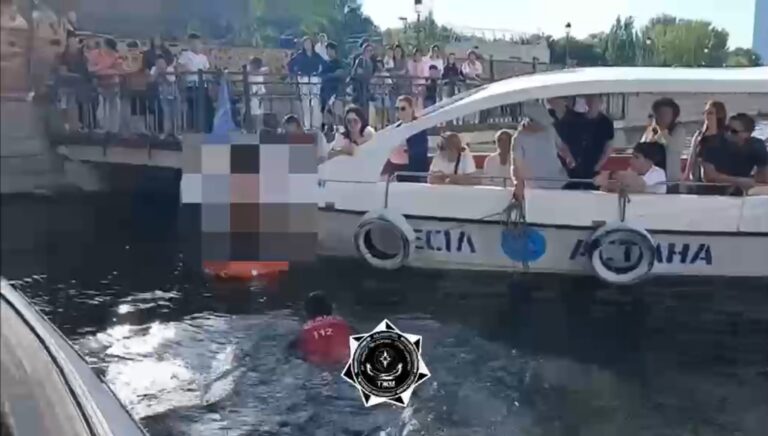 В Астане пьяный мужчина упал с моста, пытаясь сделать селфи