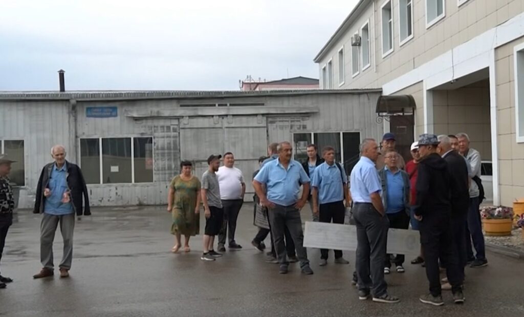 В Кокшетау водители автобусов не вышли на маршруты из-за задержки зарплаты