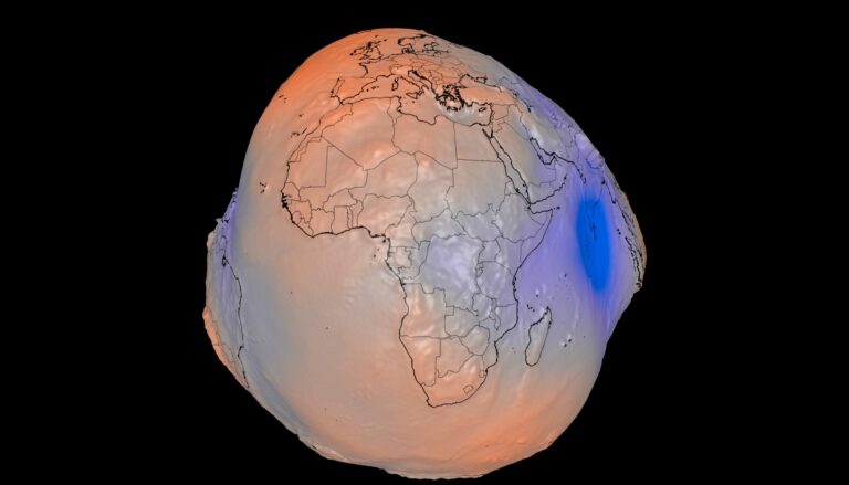 Земля на самом деле не круглая: NASA показало ее реальную форму