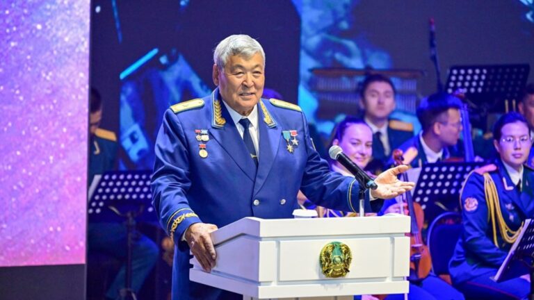 Тоқаев Әубәкіровті құттықтады: Әйгілі ғарышкер ретінде айрықша қадірлейміз