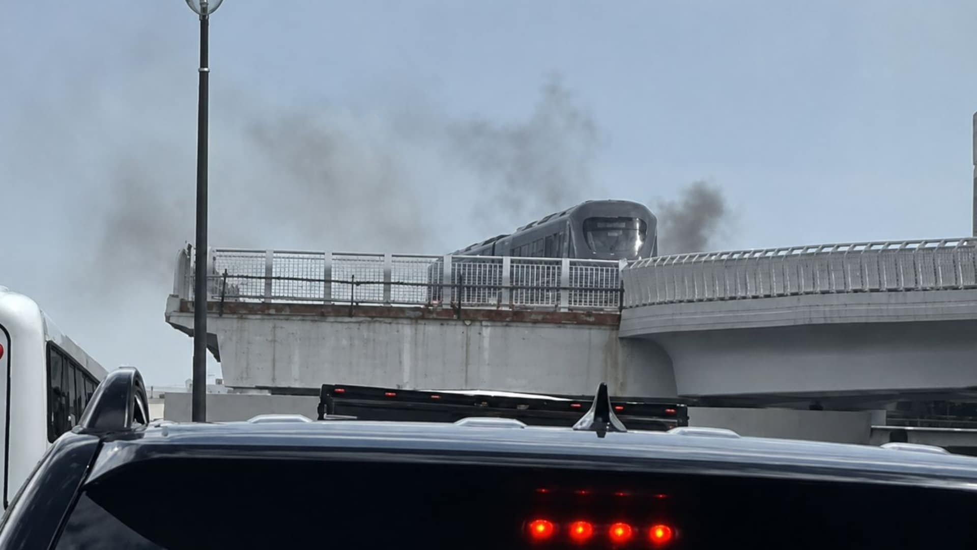 Астанада LRT жолдарынан өрт шықты