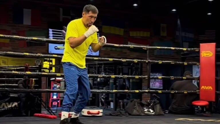 Спорттан уақытша шеттетілген Жәнібек Әлімханұлы жекпе-жегіне дайындықты бастап кетті