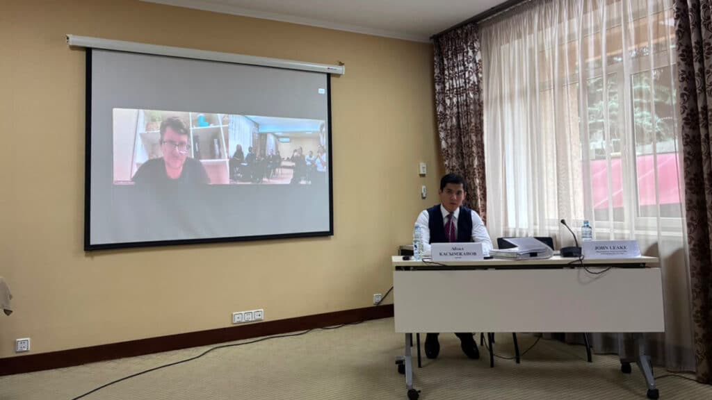 Халықаралық дау: АҚШ азаматы әйелі Қазақстанға алып кеткен ұлының хабарын білмей отыр