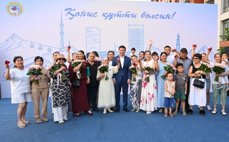885 семей получат новые квартиры в Алматы