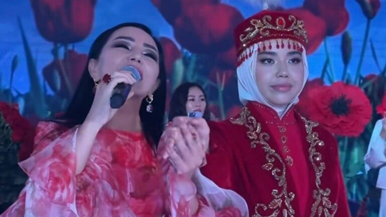 «Енді сенің бақытың – жан-жарыңа аманат»: Алтынай Жорабаева қызына ән арнады