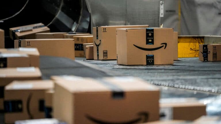 В Казахстане отложили новую пошлину на покупки с Amazon и Temu