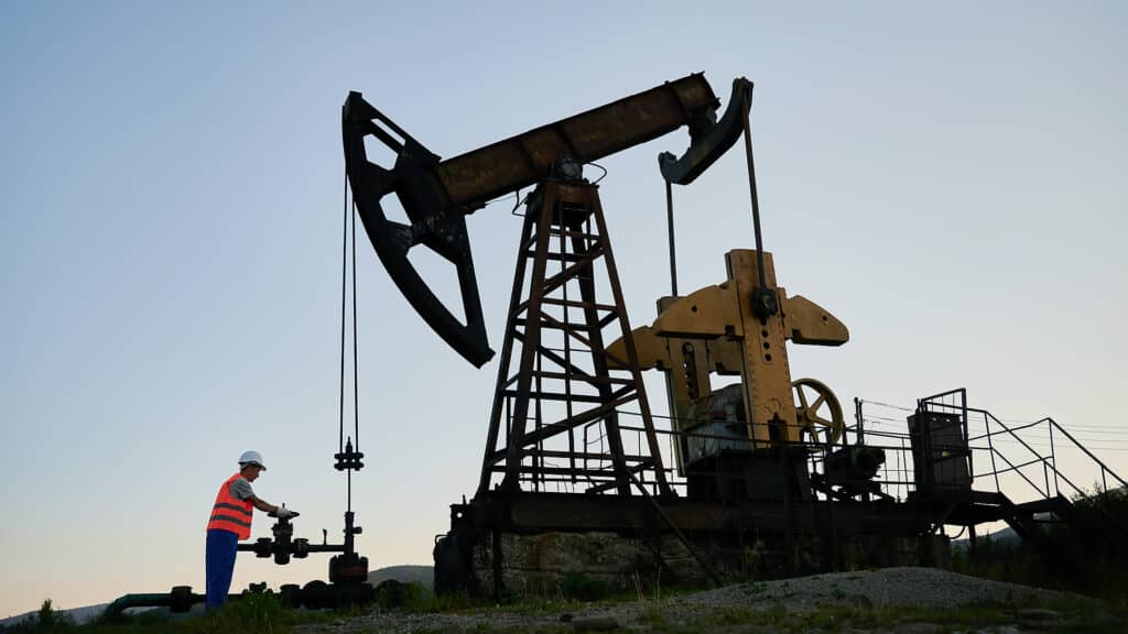 Принадлежащая Китаю казахстанская Tenge Oil & Gas получила в 2025 году 2,8 млрд теңге прибыли / shutterstock, бильд-редактор: Серикжан Ковланбаев