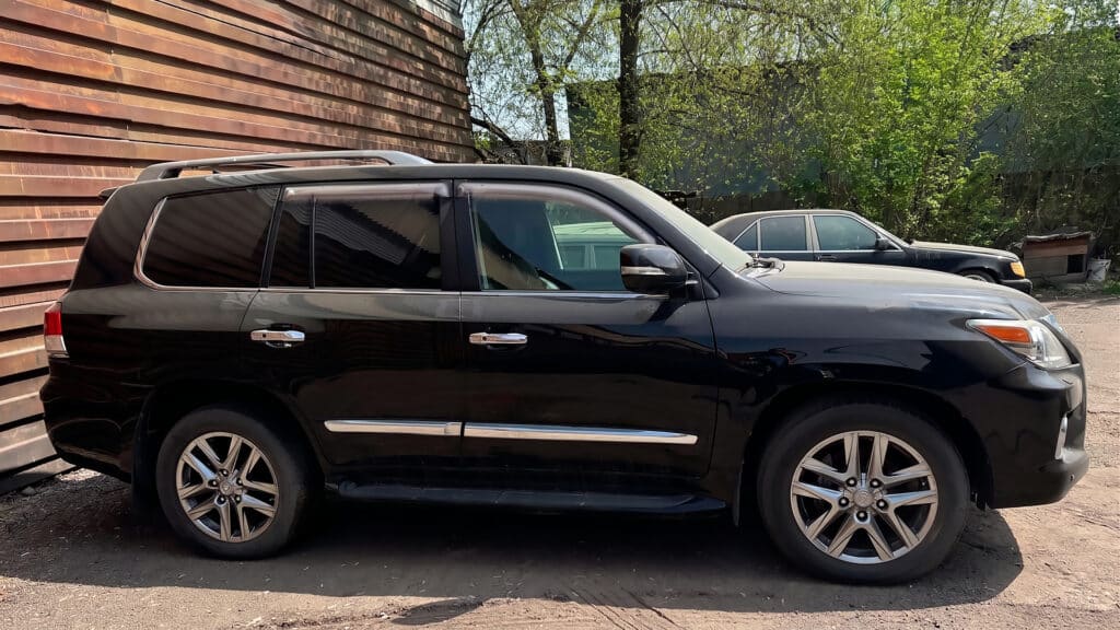 Конфискованный Lexus LX 570 по делу о хищениях в метро Алматы передают силовикам