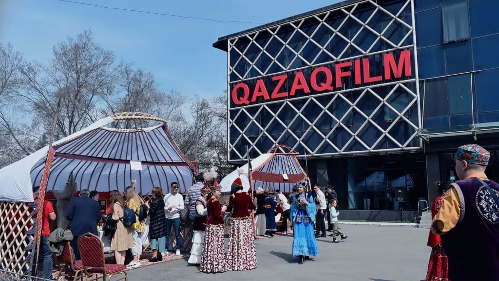 Фото: kazakhfilm.kz бильд-редактор: Серикжан Ковланбаев