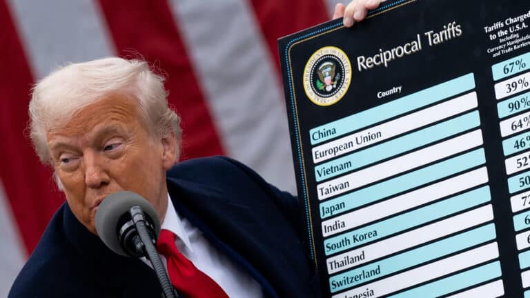 Бунт 25 штатов: на администрацию Трампа подали в суд из-за новых тарифов