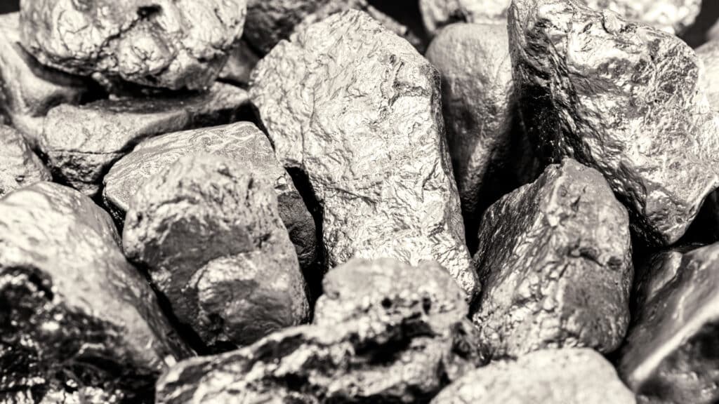 «Дочка» Solidcore начнет проект по строительству комбината на оловянном месторождении / shutterstock, бильд-редактор: Адэлина Мамедова