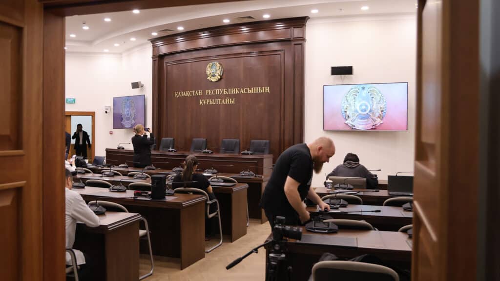 Депутаты Курултая поддержат ли кандидатуру Айбека Дадебая на пост спикера?