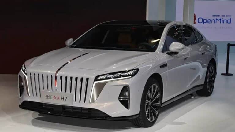 Hongqi H7 гибридке көшіп, толық жетекті нұсқасын ұсынды