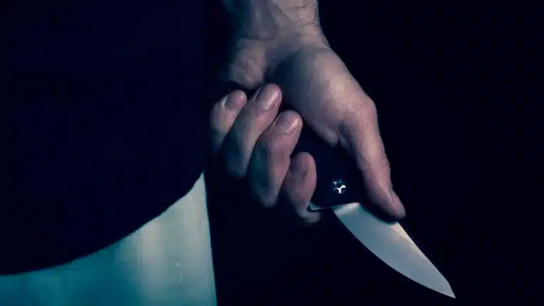 Нетрезвый мужчина с ножом напал на полицейского в СКО