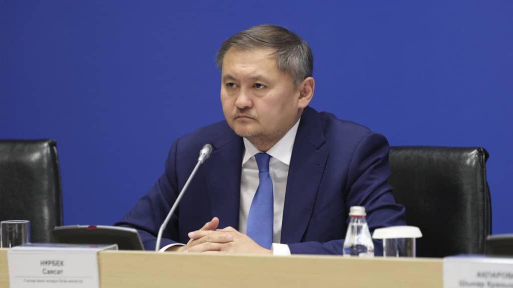 Саясат Нурбек объяснил, почему отличники остаются без грантов