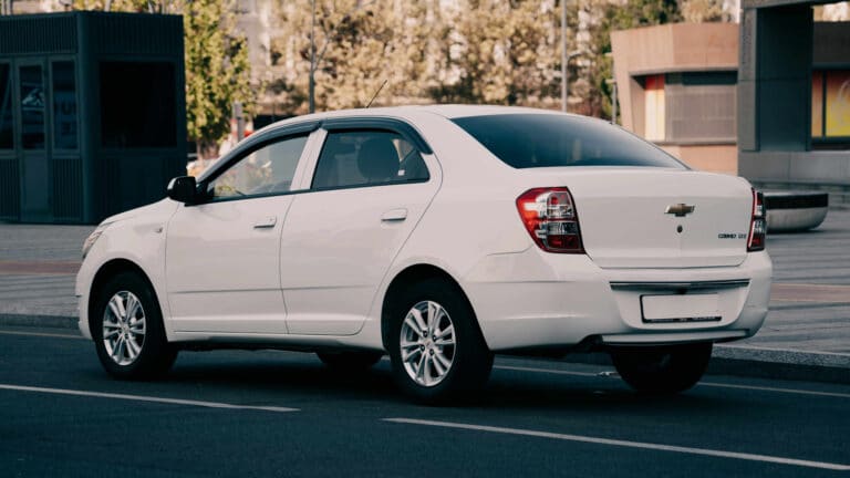 Водителя Chevrolet Cobalt наказали за опасное видео с пассажиркой