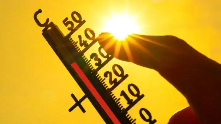Град, шквал и жара до +40 °C ожидаются в Казахстане 5 августа